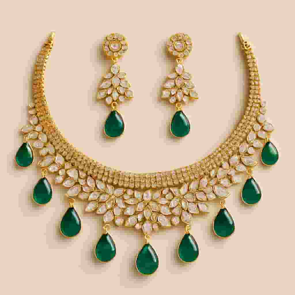 “Motumal Giftwala elegant gold and diamond jewellery set — perfect for weddings, anniversaries, and festive gifting in Ranchi with same-day delivery.”