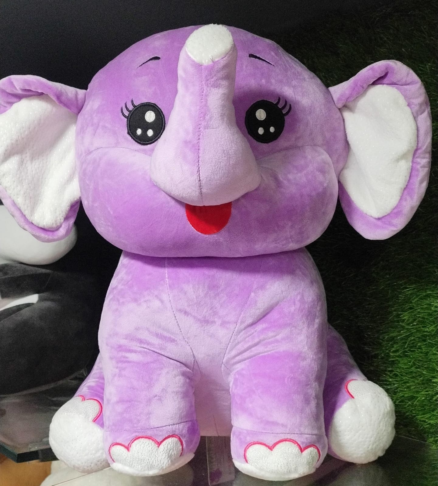 LAS TUSKY ELEPHANT