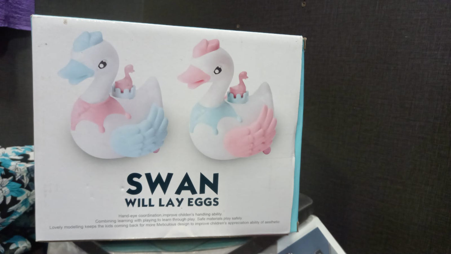 SWAN WILL LAY EGGS - 19 x 12.5 x 16. 5 - 321g
