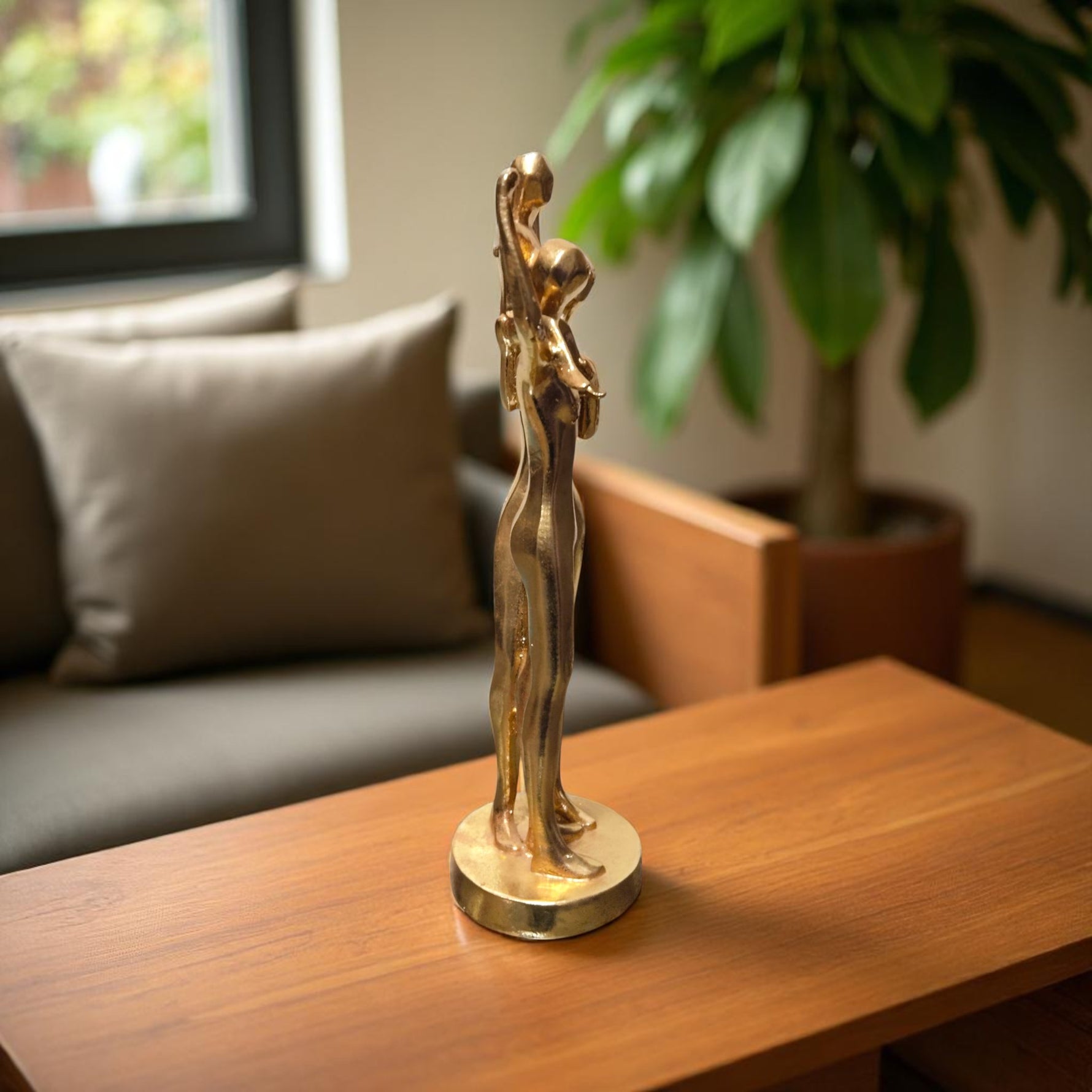 Parivaar Ki Udaan – Artistic Golden Sculpture for Living Room & Gifts”