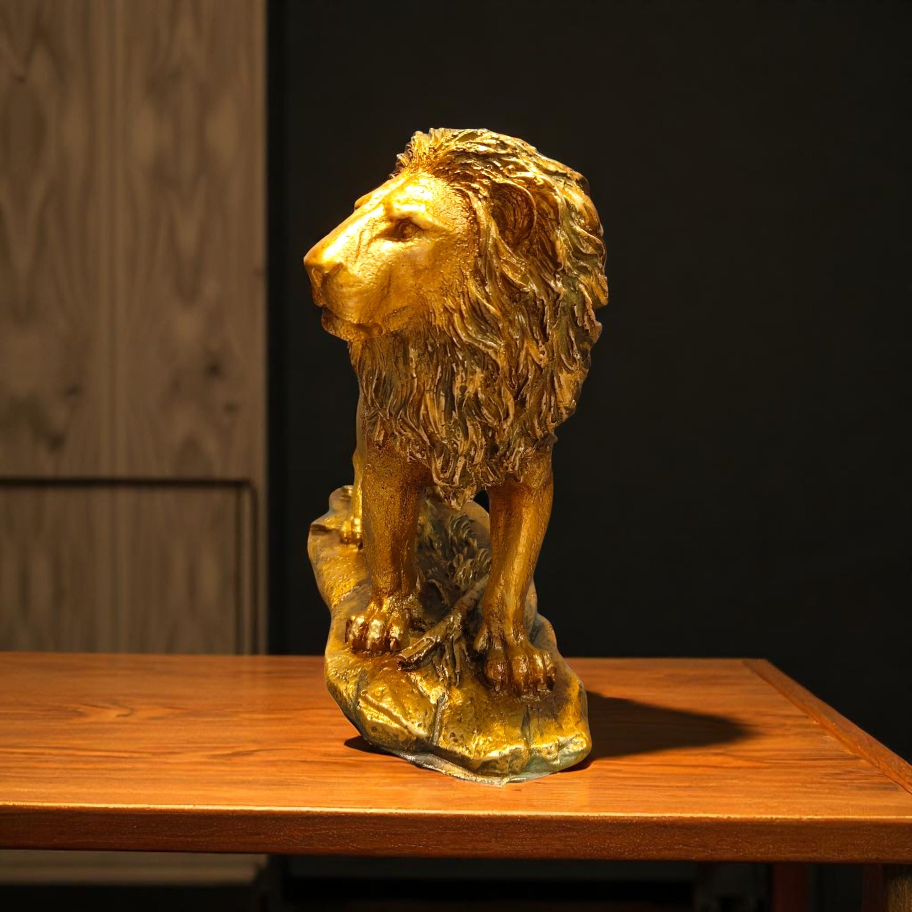  Golden Lion Showpiece front view – Motumal Giftwala Ranchi