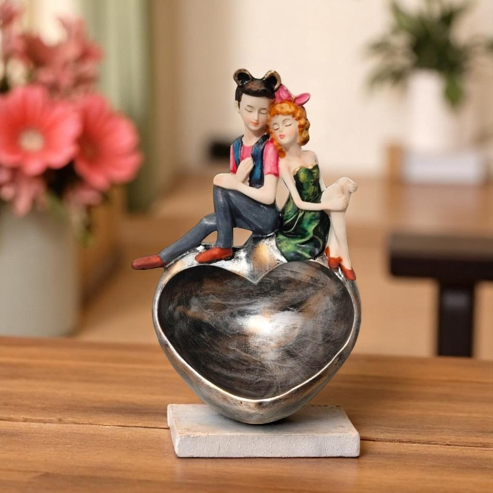 Front view of Heart Love Couple Showpiece – Motumal Giftwala Ranchi