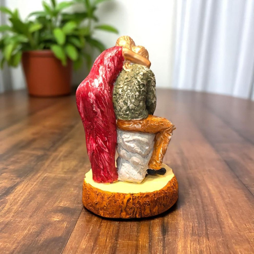 Red saree woman hugging man from behind – rear view of couple statue