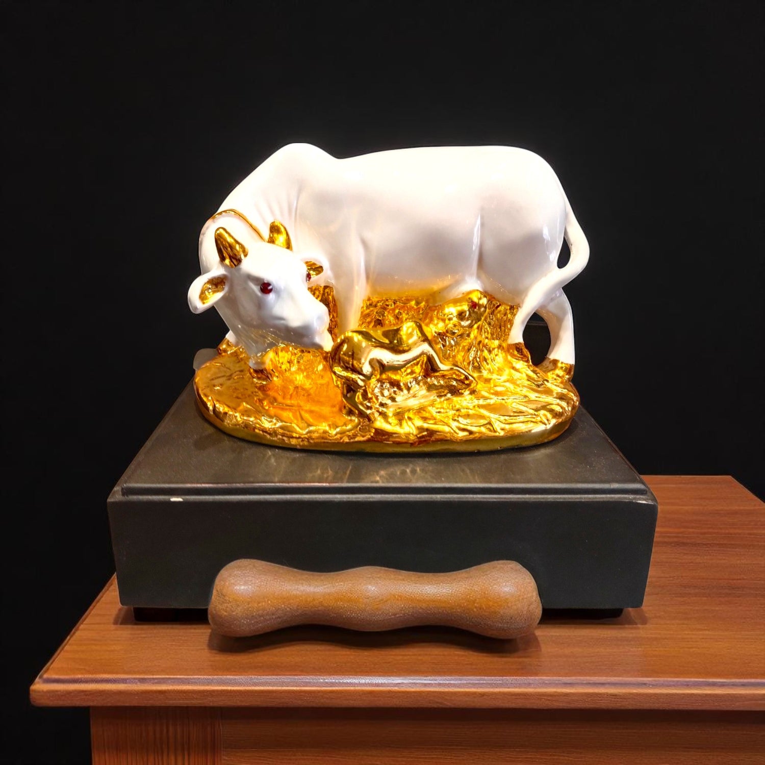 Front View of White and Golden Kamdhenu Cow with Calf Showpiece – Motumal Giftwala